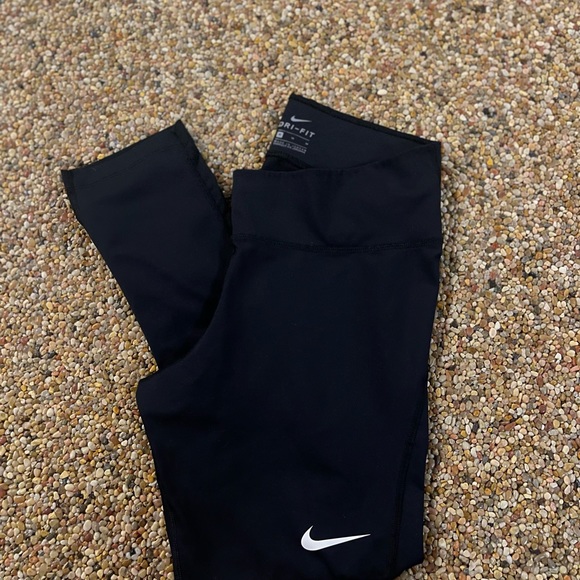 Nike Cropped Leggings - Picture 1 of 4